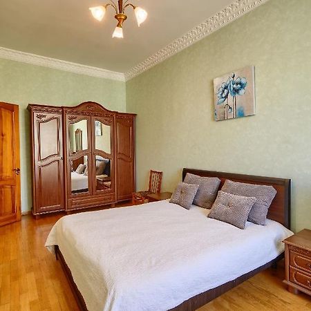 Apartment Near Lva Tolstoho Square Kiew Exterior foto