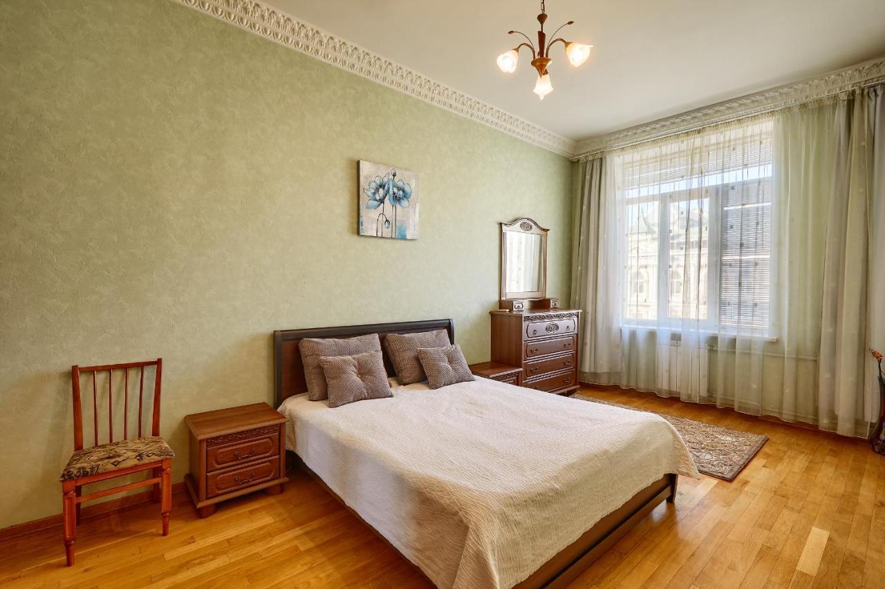 Apartment Near Lva Tolstoho Square Kiew Exterior foto